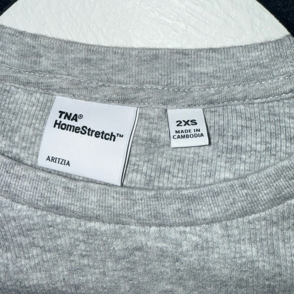 Aritzia Gray HomeStretch short sleeve - Picture 2 of 2
